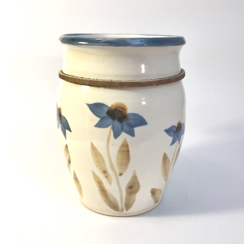 Art Pottery Wall Pocket Vase 6” Blue Daisy Flower Arts North Nova Scotia - Picture 10 of 10